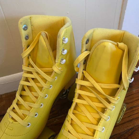C7 | Yellow Roller Skates - Picture 3 of 7